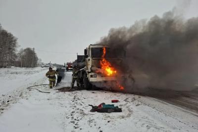 В Самарской области на ходу вспыхнул КАМАЗ - последние новости