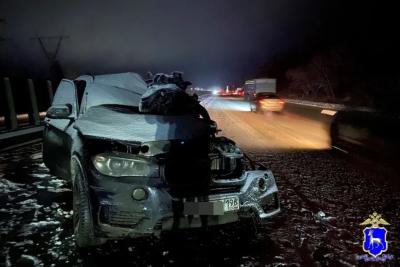 В аварии с двумя грузовиками на трассе М-5 в Самарской области погиб водитель внедорожника &laquo;БМВ&raquo;
