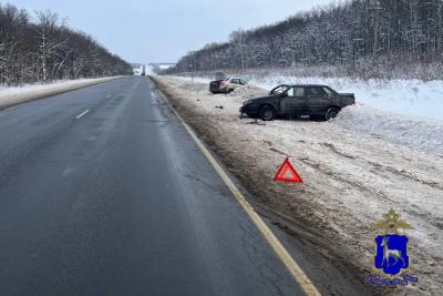 Юная пассажирка вазовской легковушки попала в больницу после аварии на трассе М-5 в Самарской области