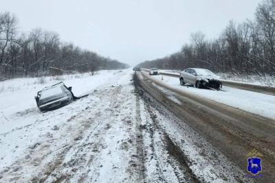 Один человек погиб, двое пострадали в столкновении &laquo;Киа&raquo; и вазовской &laquo;десятки&raquo; на трассе А-300 под Самарой