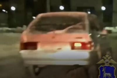 В Самаре подросток без прав пытался уйти от полицейской погони на легковушке без номеров