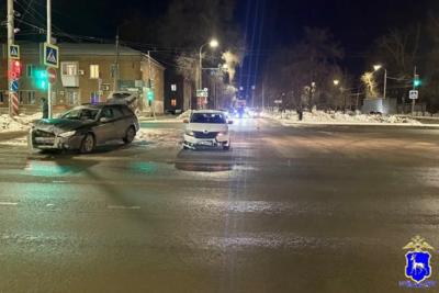 Один человек пострадал при столкновении Skoda и Subaru в Самаре - появились подробности