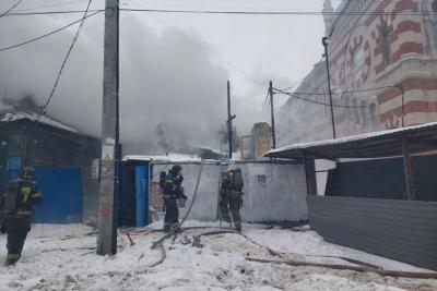 В Самаре горит крыша дома на Садовой у синагоги - последние новости