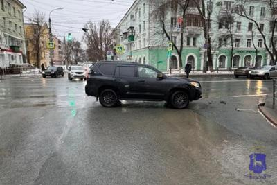 В Самаре пострадал 12-летний пассажир &laquo;Весты&raquo;, которая не пропустила при развороте внедорожник