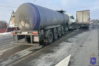 Под Самарой столкнулись два большегруза - последние новости