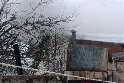 Два человека погибли при пожаре в селе Самарской области : что произошло