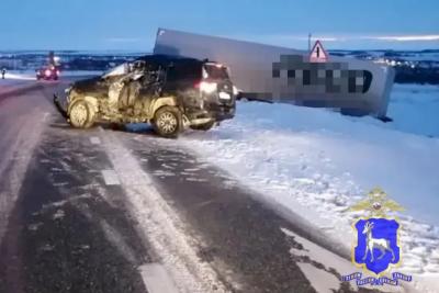 В Самарской области погиб водитель внедорожника, который врезался в КАМАЗ - последние новости