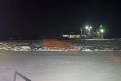 В Самарской области на Волге спасли двух человек, которые застряли на снегоходе: что известно на данный момент