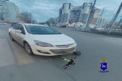 В Самаре иномарка столкнулась с самокатом на пешеходном переходе - последние новости