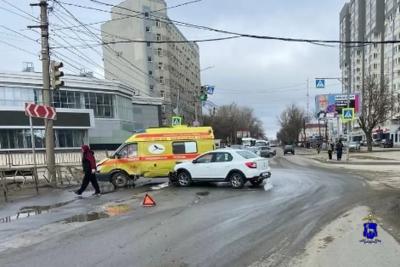 В Самаре машина Скорой помощи столкнулась с легковушкой: что произошло