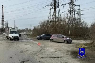 Три автомобиля столкнулись в Центральном районе Тольятти - фото