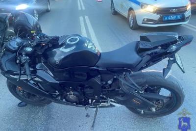 В Самаре в столкновении с вазовской &laquo;классикой&raquo; пострадал мотоциклист - фото