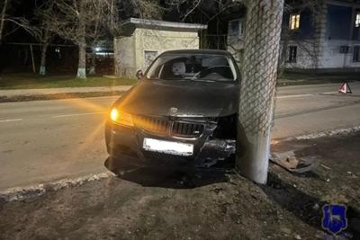 В Самаре &laquo;БМВ&raquo; врезалась в столб после столкновения с &laquo;Киа&raquo;: что произошло