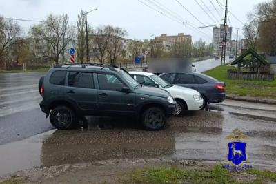 В Тольятти в ДТП с участием трех автомобилей пострадали женщина и ребенок - появились подробности