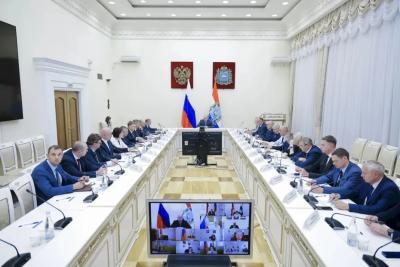 Губернатор Федорищев поручил областному правительству помочь Октябрьску в решении проблем ЖКХ, капремонта школы и детсада