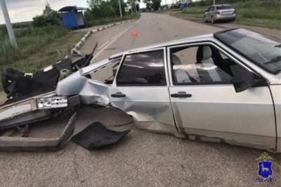 В Самарской области водитель вазовской &laquo;семерки&raquo; попал в больницу, столкнувшись с &laquo;девяткой&raquo; - последние новости