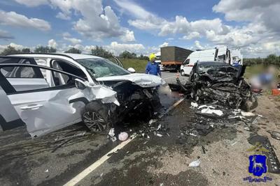 Два человека погибли и пять пострадали при столкновении Geely и Hyundai в Самарской области - фото