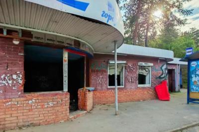 В Тольятти снесут разбитый торговый павильон на остановке улицы Механизаторов