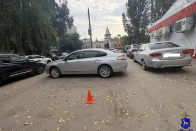 В Самаре автомобиль сбил пенсионерку у магазина