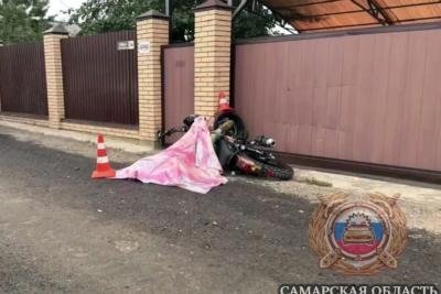 В Самаре мотоциклист погиб, врезавшись в забор - фото