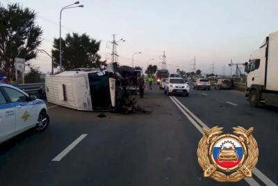 У маршрутки, опрокинувшейся перед Жигулевской ГЭС, взорвалось колесо