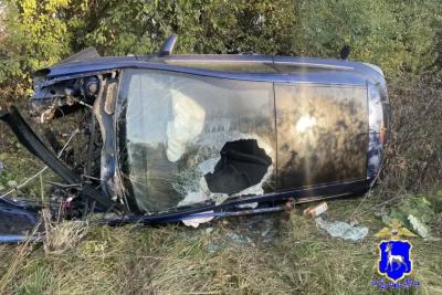 В Самарской области 19-летний водитель перевернулся на легковушке вместе с пассажиром