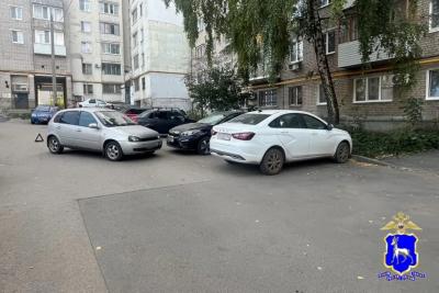 В Самаре пострадала девушка, которая пыталась остановить свой автомобиль на парковке: что известно на данный момент