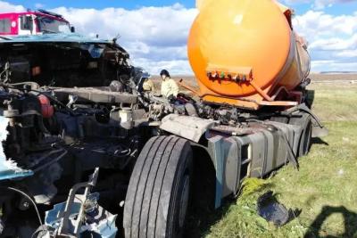 На трассе М-5 под Самарой опрокинулась автоцистерна, водитель погиб