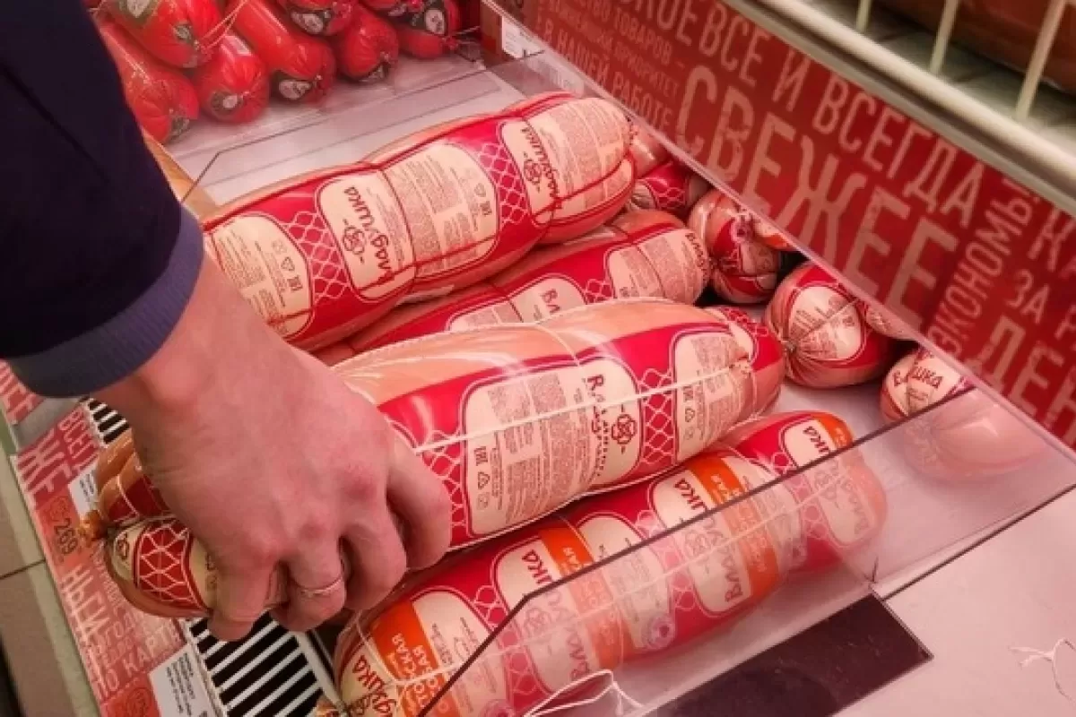 Палка соевой гадости: Роскачество назвало марки колбасы, которые не стоит брать даже по акции