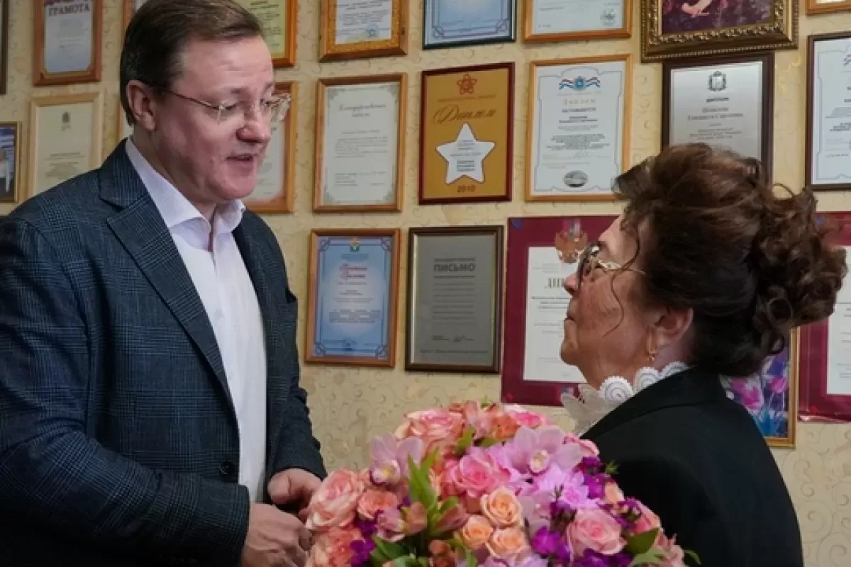 Азаров поздравил с 90-летием Елизавету Шевалеву из Ставропольского района Самары