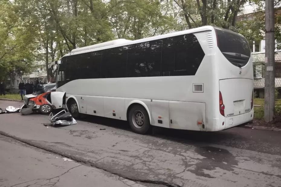 В Самаре подростки на каршеринговой машине разбились насмерть об автобус 9 июня