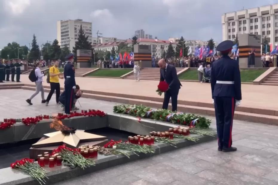 В Самаре 22 июня возложили цветы к Вечному огню на площади Славы