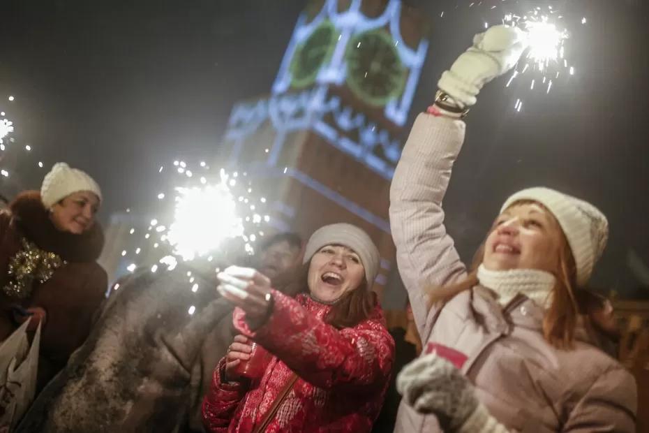 Праздничные дни меняют из-за ситуации в стране: новогодние каникулы 2024-2025 уже не увидим такими, как раньше