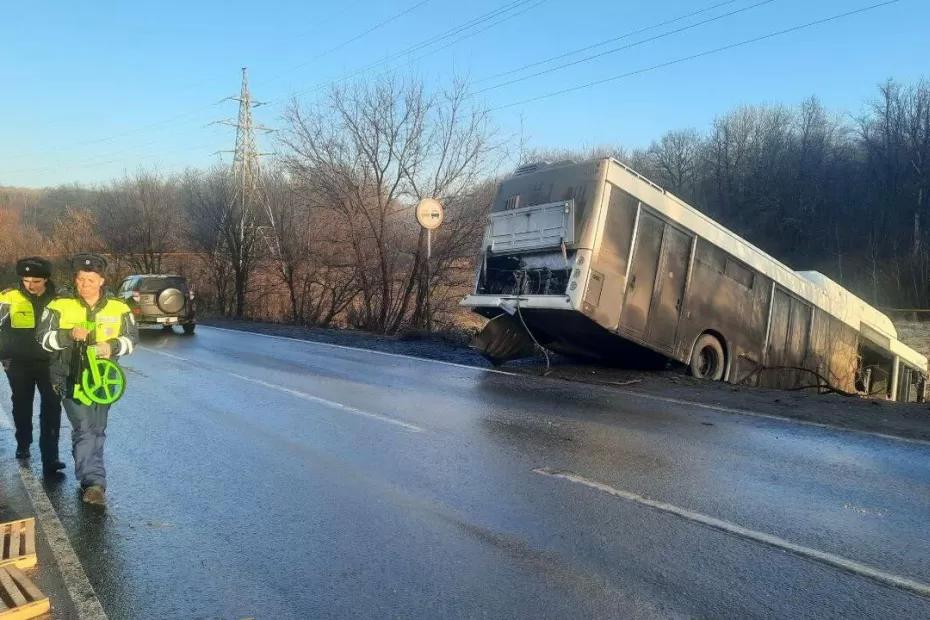 В Самаре собираются найти виновных в эпичном ДТП с автобусом и грузовичком