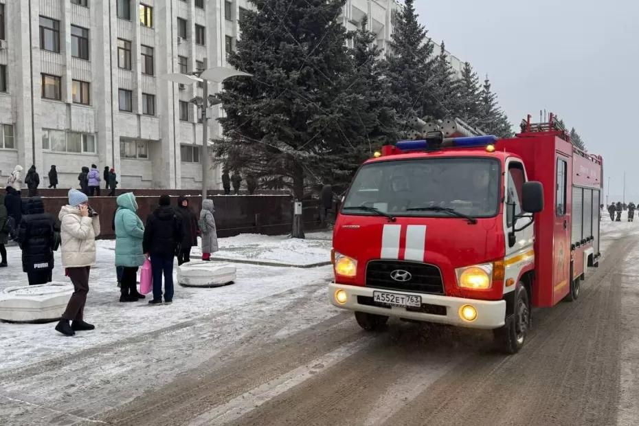 Утром 12 декабря из администрации Самарской области эвакуировались 150 человек