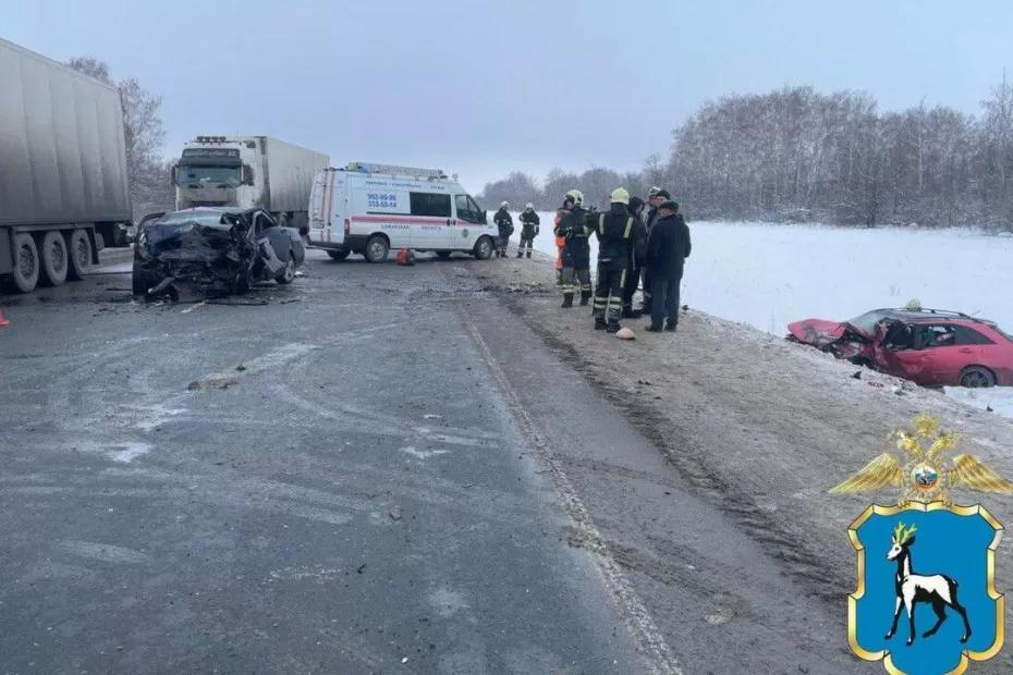 В массовом ДТП на трассе М-5 «Урал» под Самарой 29 декабря погибли три человека