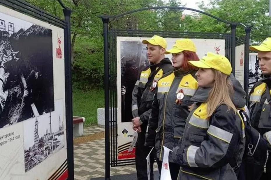 «Самарская нефть - для Победы»: на Самарской набережной открылась уникальная фотовыставка.