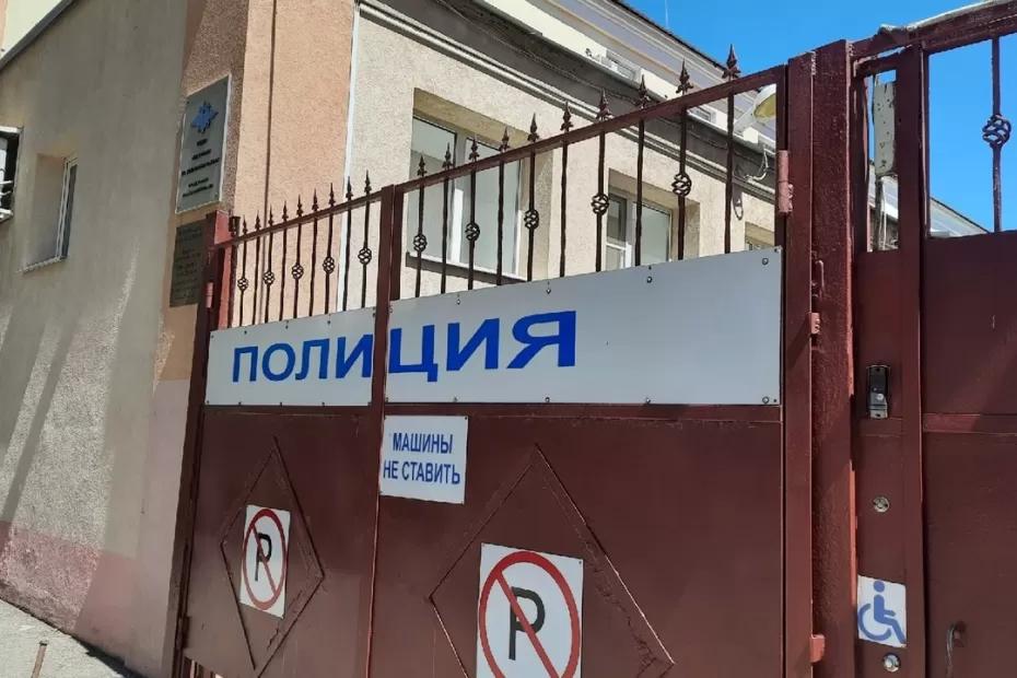 В Самаре мигранты хотели притвориться мебелью в ходе рейда полиции В Самаре мигранты хотели притвориться мебелью в ходе рейда полиции