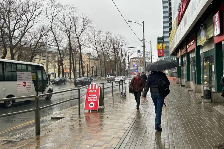 В Самаре коммунальные службы устраняют последствия прошедшего 27 июня ливня В Самаре коммунальные службы устраняют последствия прошедшего 27 июня ливня