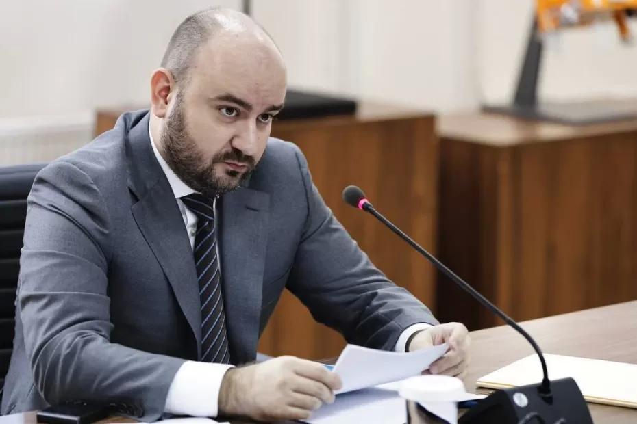Глава Самарской области Вячеслав Федорищев отмечает 36-й день рождения 14 июля Глава Самарской области Вячеслав Федорищев отмечает 36-й день рождения 14 июля