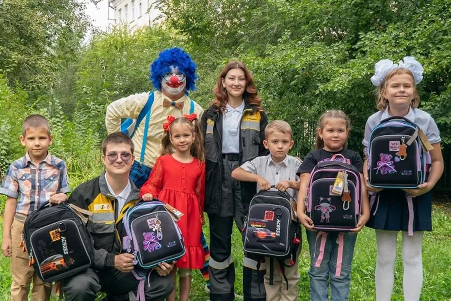 Самарские нефтяники собрали детей в школу