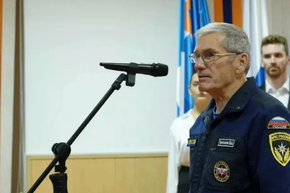 В Самаре губернатор Вячеслав Федорищев наградил лучших сотрудников МЧС