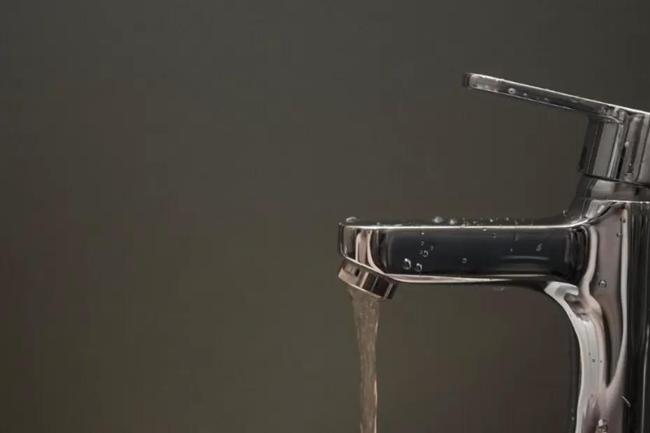 Жители Куйбышевского района Самары уже несколько месяцев не могут пользоваться чистой водой. Из крана течет коричневая жидкость