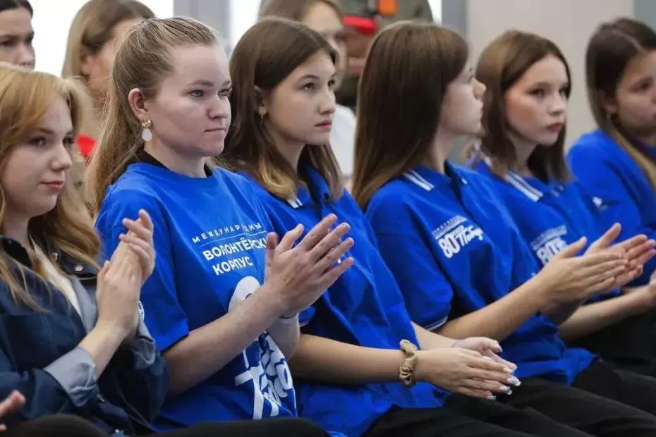 В Самаре губернатор Вячеслав Федорищев встретился с волонтерами региона