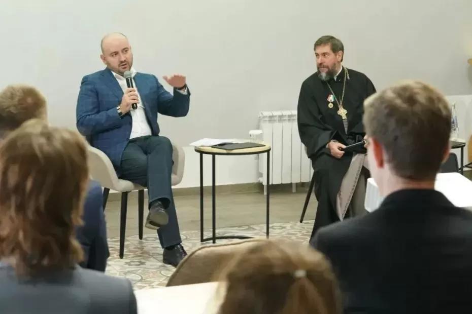 Вячеслав Федорищев провел встречу со студентами Поволжской академии образования и искусств имени Святителя Алексия