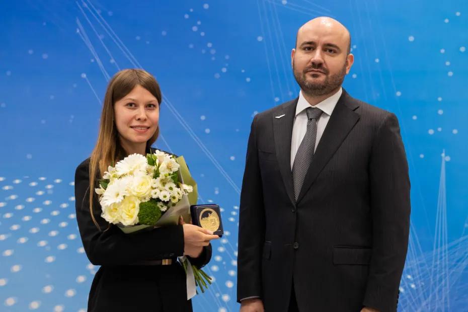 Вячеслав Федорищев вручил медали лучшим выпускникам Самарского университета им. С.П. Королева