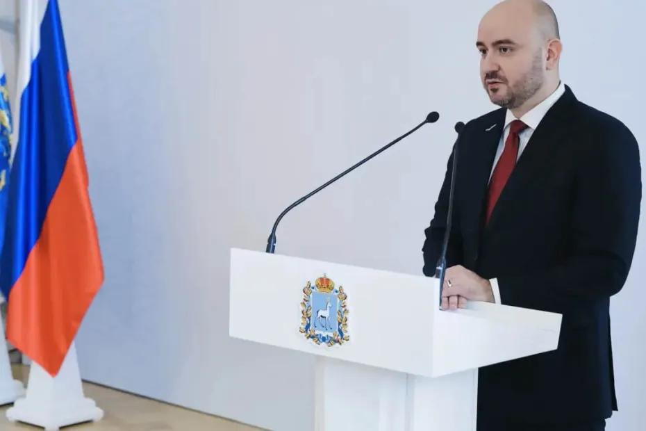 Вячеслав Федорищев вручил награды лучшим выпускникам региона