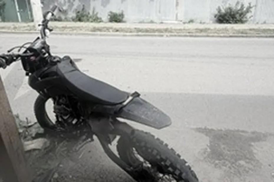 В Самаре погиб мотоциклист, столкнувшийся с металлической опорой