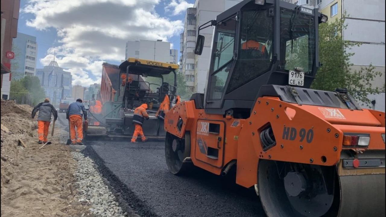 В Самаре на участке улицы XXII Партсъезда начали укладывать асфальтовое  покрытие