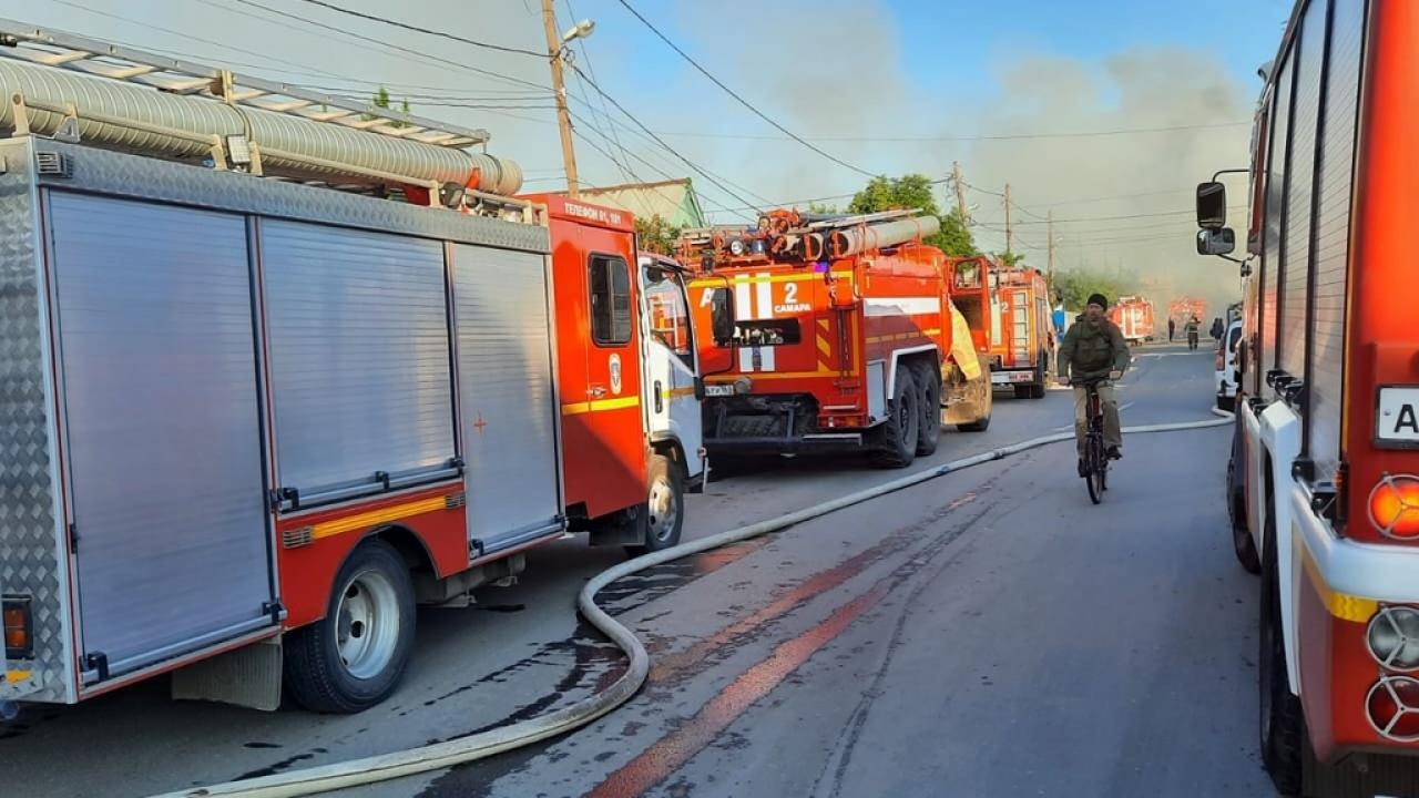 28 августа пожар. Пожар на Рябикова 81 Ульяновск. Пожар Рябикова Ульяновск 28 августа. Пожар на Рябикова. Г. Ульяновск. Пожар на Рябикова 22.